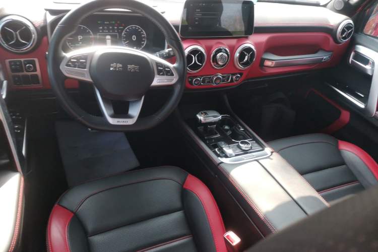 Used BAIC Off-Road BJ40 2020 2.0T Automatic Four-Wheel Drive Urban Hunter Edition Chivalrous Type Center Console