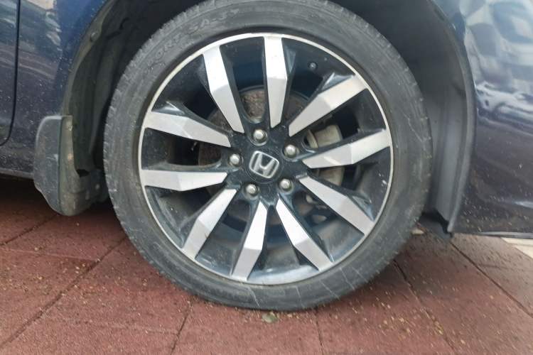 Used Honda Civic 2014 1.8L automatic luxury edition Right Front Wheel Hub