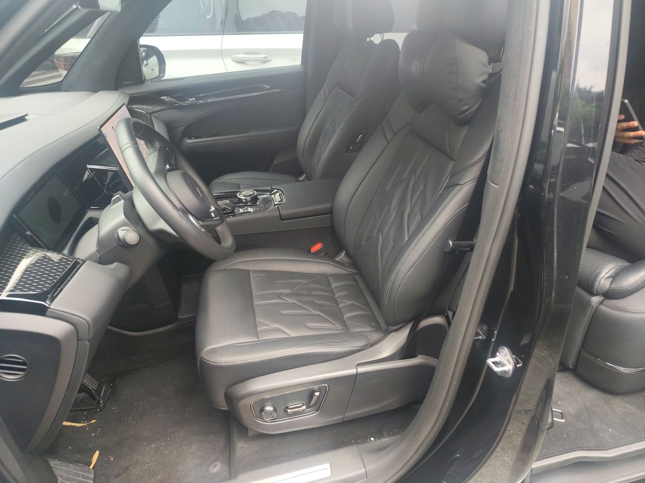 Zeekr 009 2024 7-Seater Walk-Through Version Four-Wheel Drive 108 kWh — снимка 14