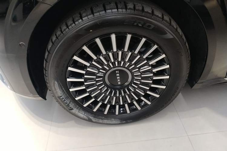 Used Zeekr 009 2024 Six-Seat Executive Version 4WD 108 kWh