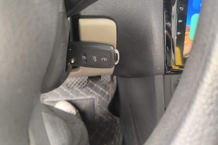 Used Volkswagen Polo 2011 1.6L Automatic ZhiKu Edition Vehicle Key