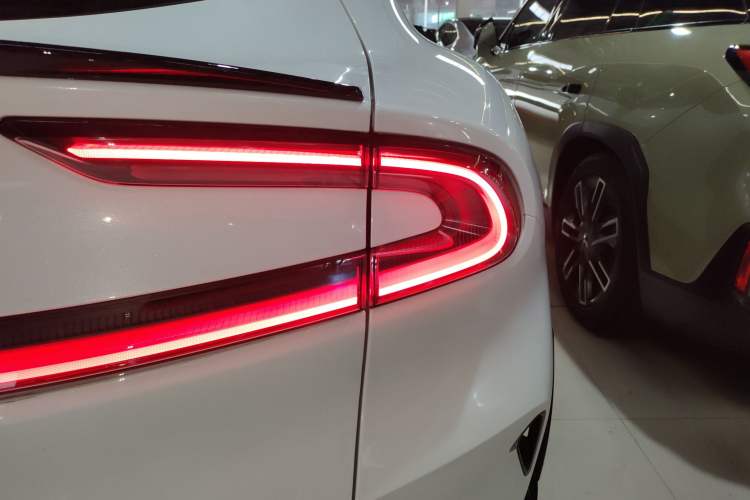 Used Xiaomi Auto YU7 2025 Ultra-Long Range High-Performance All-Wheel-Drive Max Edition
