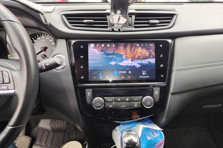 Used Nissan X-Trail 2023 Classic 2.0L Two-Wheel Drive Smart Connect Premium Edition
