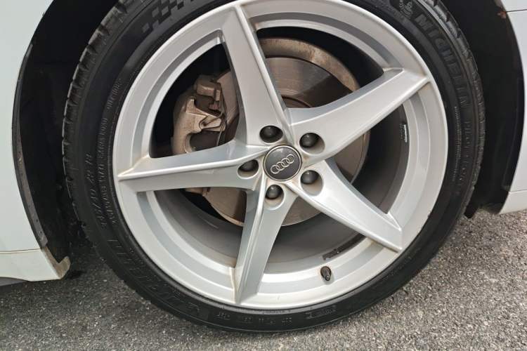 Used Audi A5 2019 Coupe 40 TFSI Fashion Edition China V Emission Standard Right Front Wheel Hub