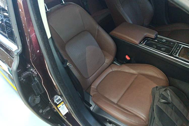 Used Jaguar XFL 2018 XFL 2.0T 250 PS Luxury Edition Right Front Seat