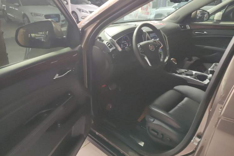 Used Cadillac SRX 2015 3.0L Elite Model
