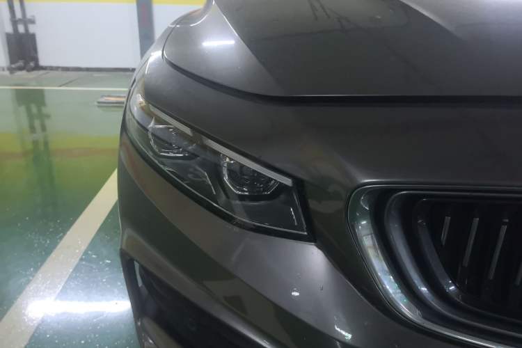 Used Geely Auto Preface 2021 2.0TD Luxury Version Right Front Headlight