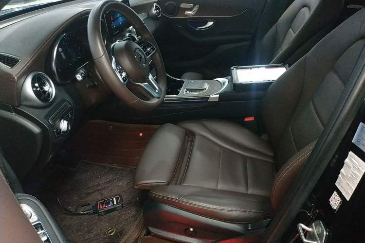 Used Mercedes-Benz GLC 2022 Facelift GLC 260 L 4MATIC Luxury Edition Left Front Seat