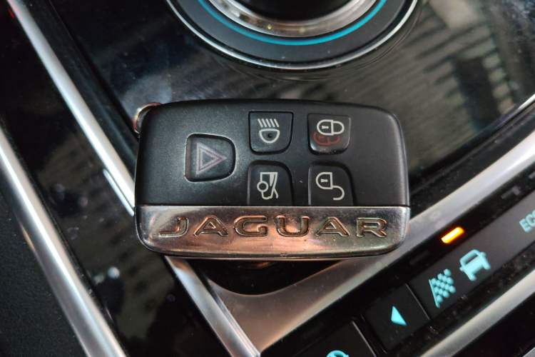 Used Jaguar XFL 2019 XFL 2.0T 200PS Two-Wheel-Drive Luxury Edition
