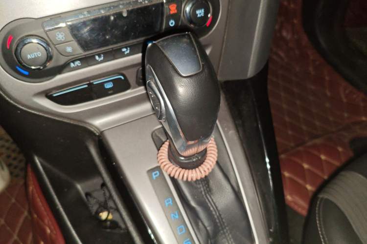 Used Ford Focus 2012 Hatchback 1.6L Automatic Fashion Edition Gear Lever