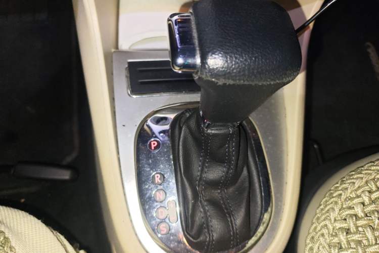 Used Volkswagen Lavida 2011 1.6L Automatic PinYou Edition Gear Lever