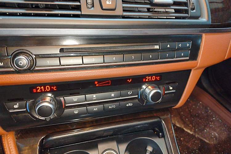 Used BMW 5 Series 2014 525Li Leading Model
