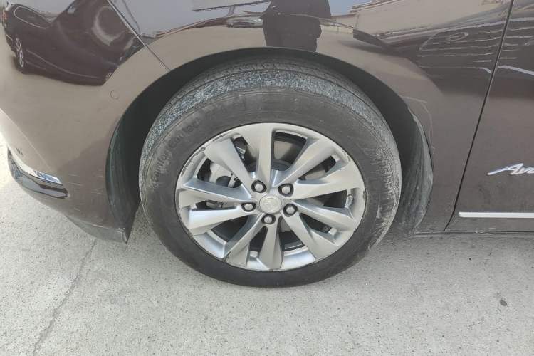 Used Buick GL8 2022 Avenir Aivia Six-Seat Deluxe Edition Left Front Wheel Hub