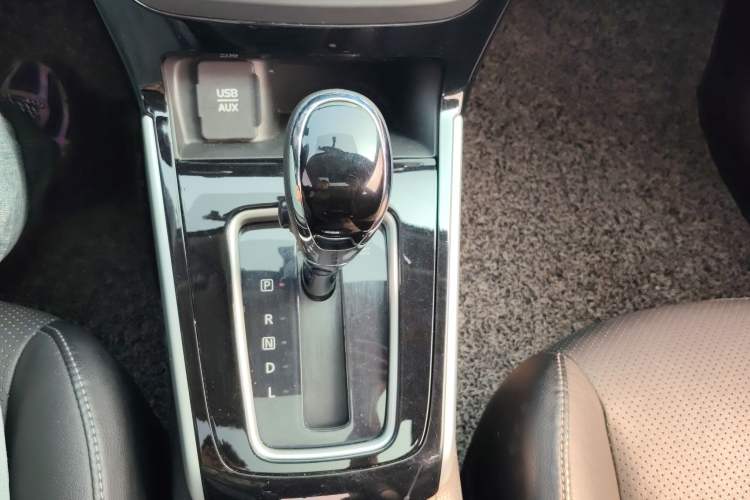 Used Nissan Sylphy 2016 1.6XV CVT Smart Enjoyment Version Gear Lever