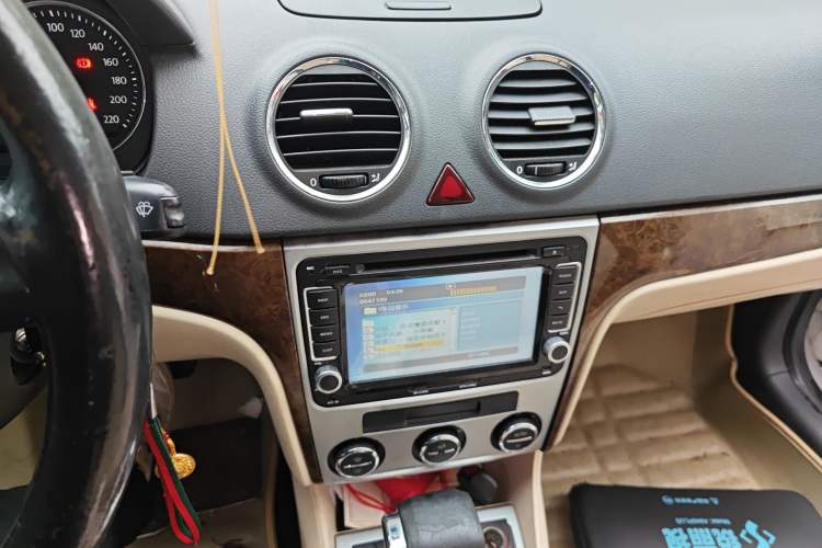 Used Volkswagen Lavida 2011 1.6L Automatic Pinxuan Edition Audio And AC Panel