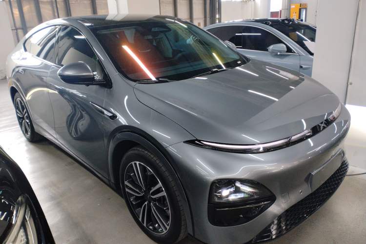 Used XPeng G6 2023 755 Ultra-Long Range Pro Front Right 45 Deg