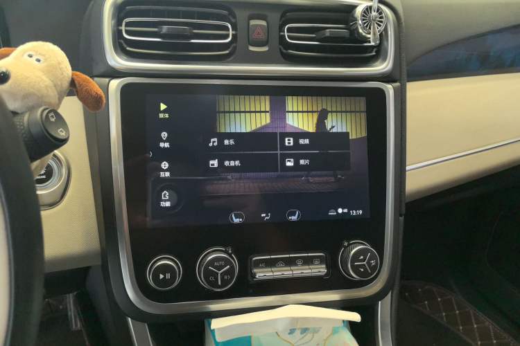 Used Lynk & Co 01 2017 2.0T Two-Wheel Drive Zhaopu Version Audio And AC Panel