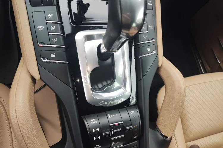 Used Porsche Cayenne 2014 Cayenne Platinum Edition 3.0T Gear Lever