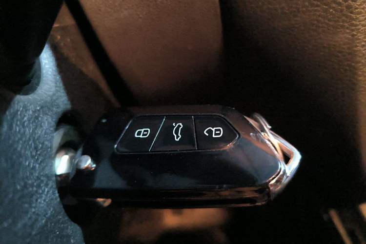 Used Volkswagen Sagitar 2014 1.6L Manual Comfort Model Vehicle Key