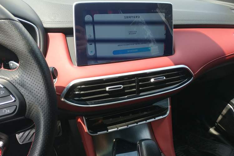 Used MG HS 2018 30T Automatic Two-Wheel Drive Trophy Edition—High-Octane V-Model Audio And AC Panel