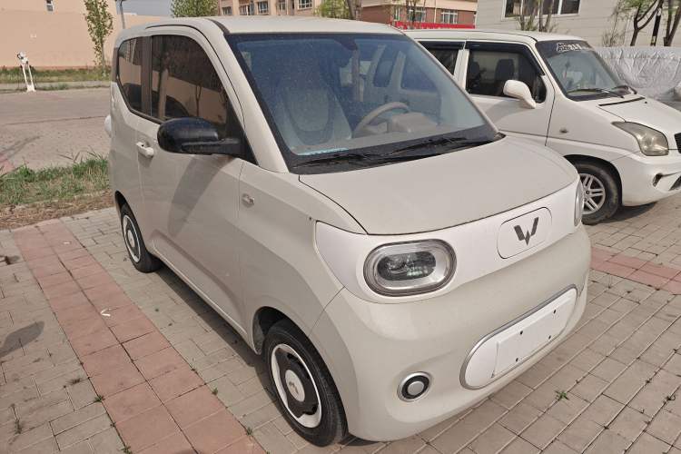 Used Wuling Hongguang MINIEV 2024 3rd Generation 215km Youth Edition Front Right 45 Deg