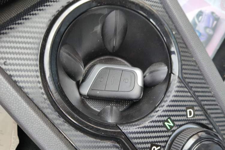 Used Chery QQ Little Ant 2022 Restyled Version Sweet Pink Edition Half-Sugar Version 28.8 kWh 30 kW 301 km Vehicle Key