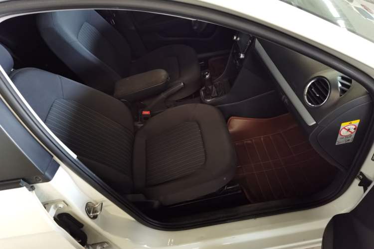 Used Volkswagen Jetta 2015 1.4L Manual Comfort Model Right Front Seat