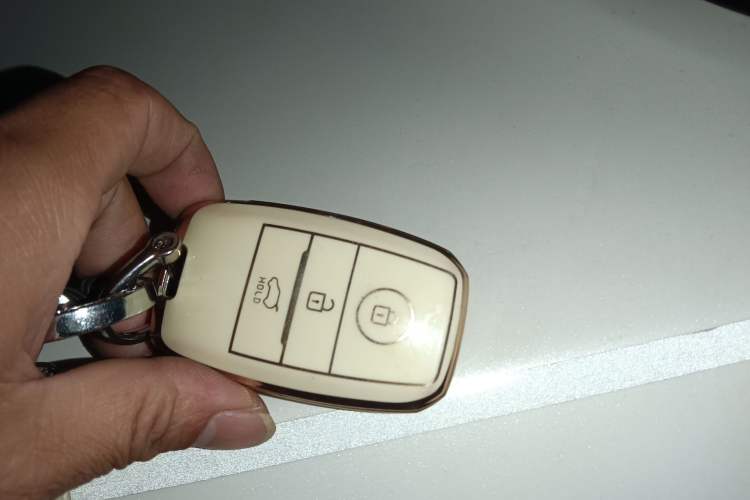 Used Kia Sorento 2015 Sorento L 2.4L Gasoline 4WD Elite Edition 7 Seats China IV Standard Vehicle Key