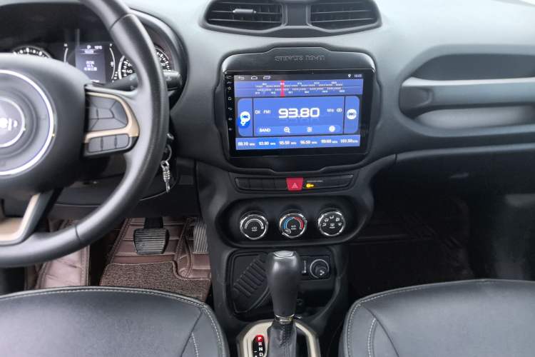 Used Jeep Renegade 2017 180T Automatic Kinetic Edition+ Audio And AC Panel