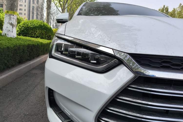 Used BYD Qin Pro New Energy 2019 DM Super Edition 1.5TI Automatic Smart Connect X-Trail Model China VI Standard Right Front Headlight