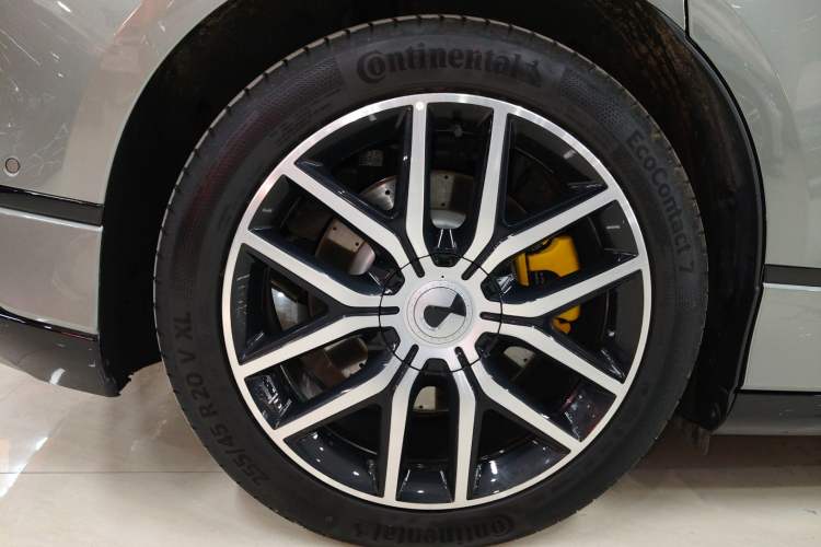 Used Denza Z9GT 2024 1100 Four-Wheel Drive Max Edition Right Rear Wheel Hub