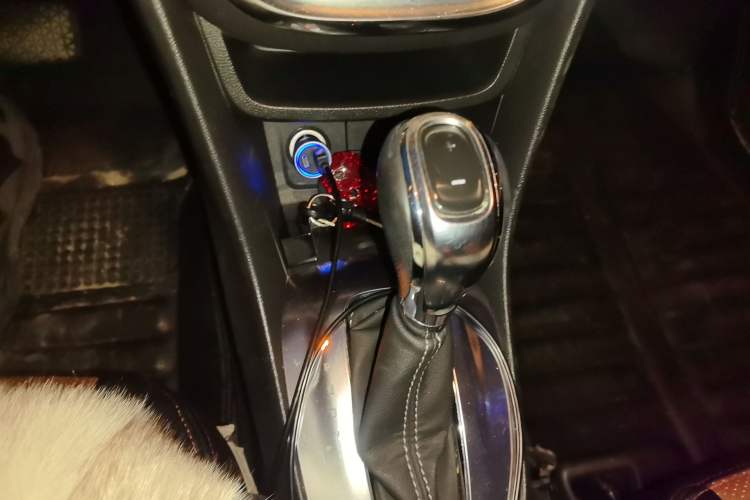 Used Buick Encore 2014 1.4T Automatic Two-Wheel Drive Urban Elite Model Gear Lever