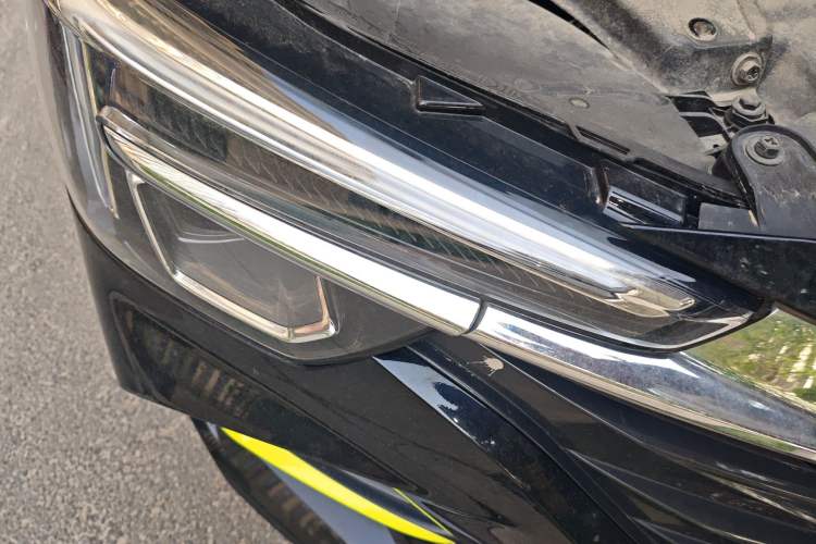 Used Roewe i6 MAX 2020 300TGI Automatic "Swell Cool Smart Drive" Edition Right Front Headlight