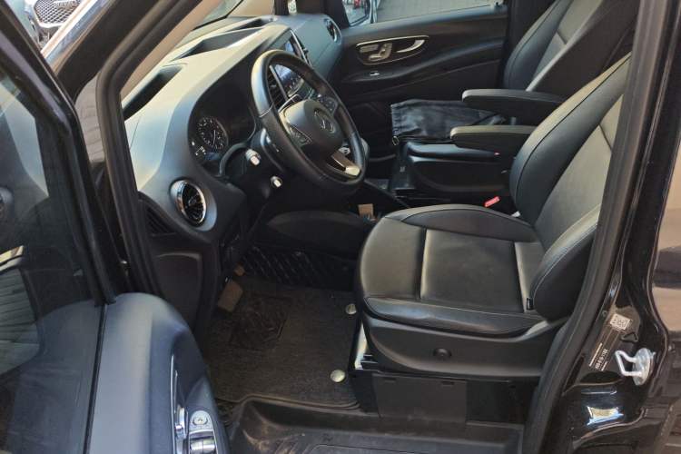 Used Mercedes-Benz Vito 2023 2.0T Business Version 7 Seats Left Front Seat