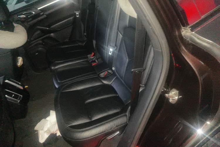 Used Porsche Cayenne 2016 Cayenne Platinum Edition 3.0T Left Rear Seat