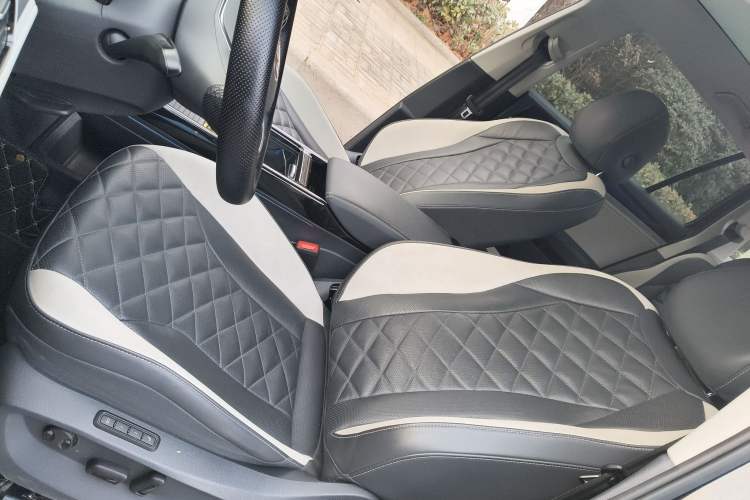 Used Volkswagen ID.6 CROZZ 2022 Long-Range PRO Edition Left Front Seat