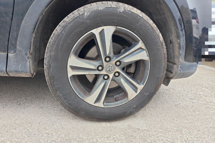 Used Toyota RAV4 2015 2.0L CVT Two-Wheel Drive Fashion Edition Right Front Wheel Hub