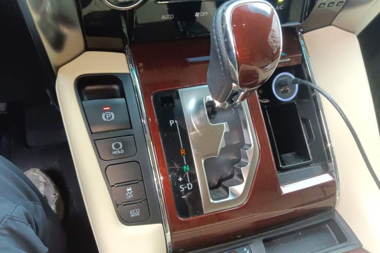 Used Toyota Alphard 2015 3.5L Luxury Edition
