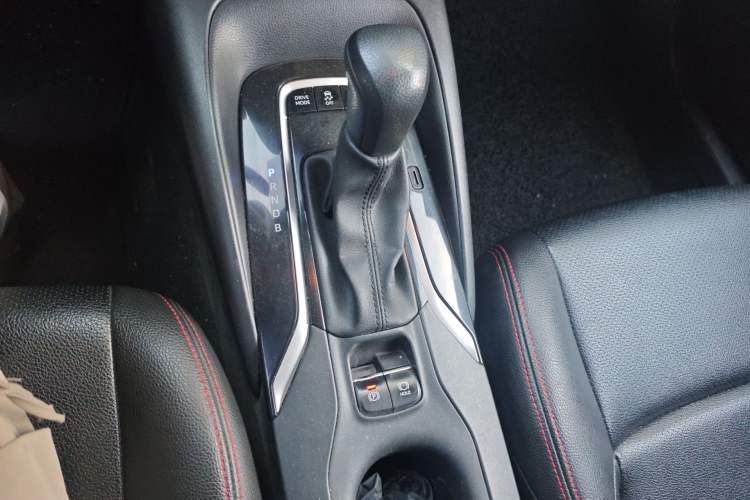 Used Toyota Levin 2019 Dual-Engine 1.8H E-CVT Luxury Edition China V Standard Gear Lever