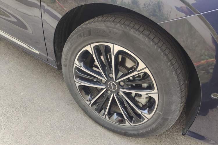 Used Roewe iMAX8 2021 400TGI Supreme Series Ultimate Edition Right Front Wheel Hub