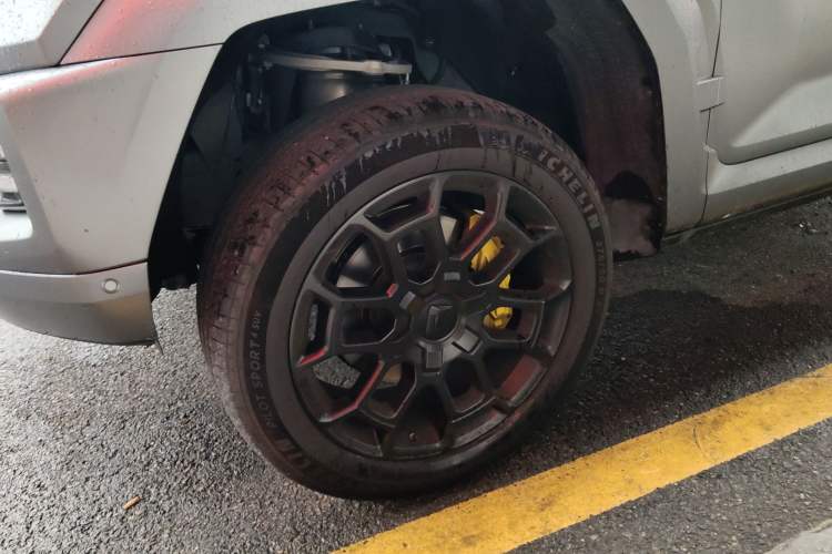 Used Tank 700 New Energy 2024 Hi4-T Extreme Edition Left Front Wheel Hub