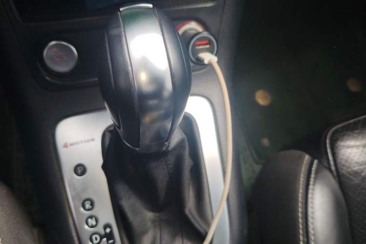 Used Volkswagen Tiguan 2016 300TSI Automatic All-Wheel Drive Luxury Edition Gear Lever