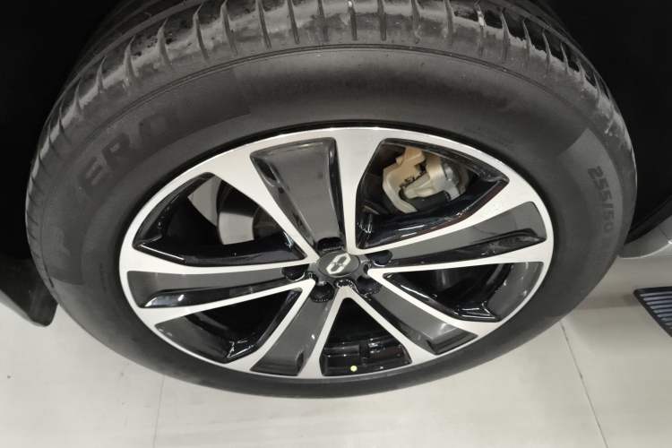 Used Hima AITO M7 2024 1.5T Four-Wheel Drive Plus Version 5 Seats Right Rear Wheel Hub