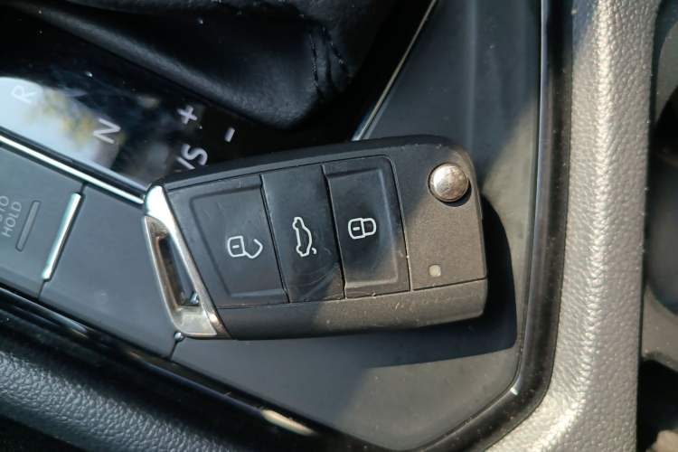 Used Volkswagen Tiguan L 2021 330TSI Automatic Two-Wheel Drive R-Line Enhanced Edition
