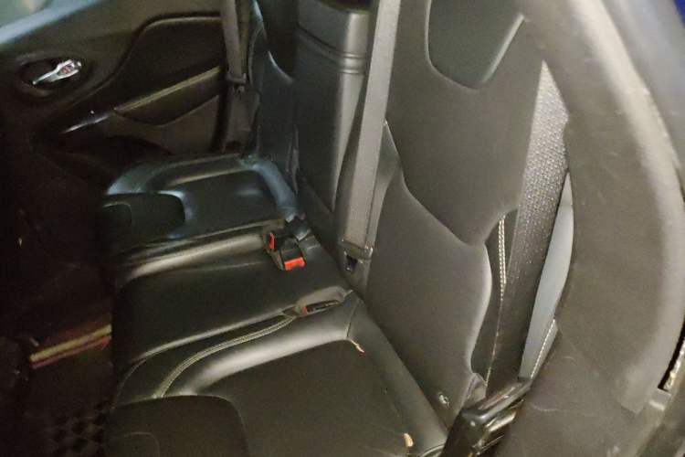 Used Jeep Cherokee 2017 2.0L Superior Edition
