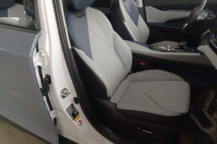 Used Changan UNI-V iDD 2023 ZhiDian iDD 1.5T 113km ZhiKu Model
