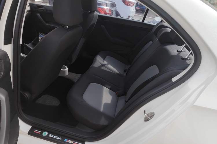 Used Skoda Rapid 2016 1.6L Manual Front-Wheel-Drive Version