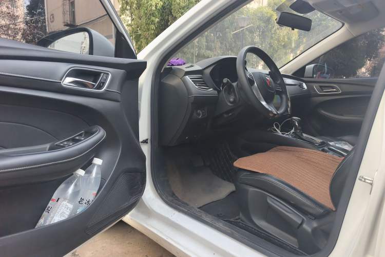 Used Roewe i5 2020 1.5L Automatic 4G Connect Luxury Flagship Edition
