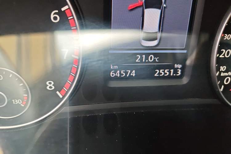 Used Volkswagen Passat 2013 1.8TSI DSG Prestige Edition Odometer Close Up