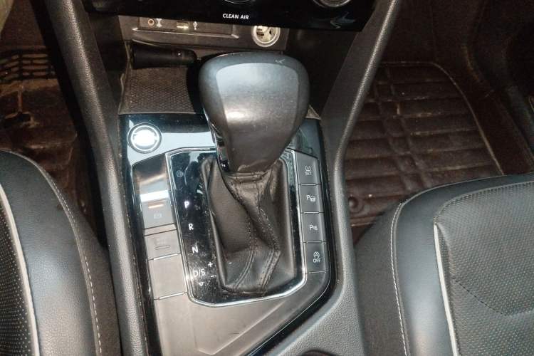 Used Volkswagen Tiguan L 2017 330TSI Automatic Two-Wheel Drive Flagship Edition Gear Lever